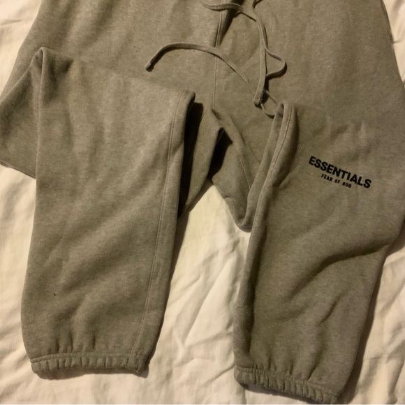 MEN’S FEAR OF GOD ESSENTIALS GREY SWEATPANTS - Picture 1 of 2